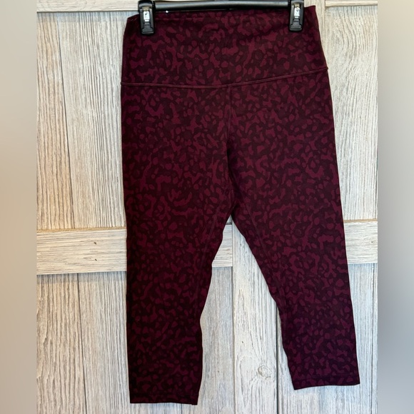 lululemon athletica Pants - Lululemon Leggings sz 10 capri maroon animal print GUC